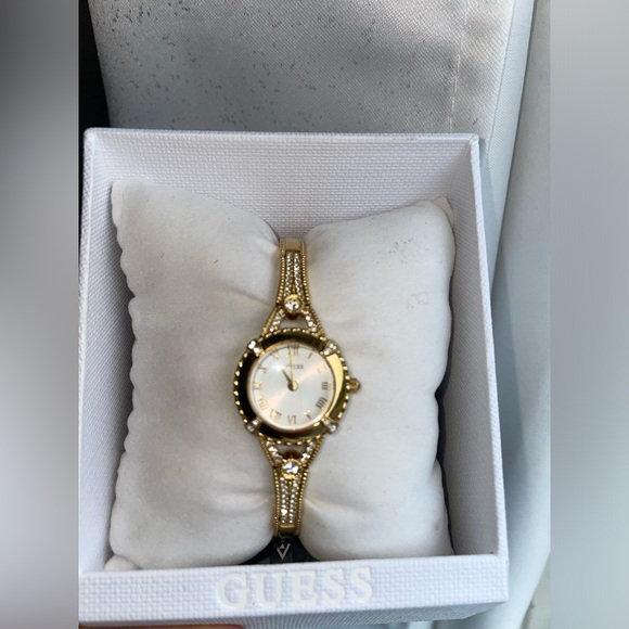 Guess gold watch - Picture 3 of 5